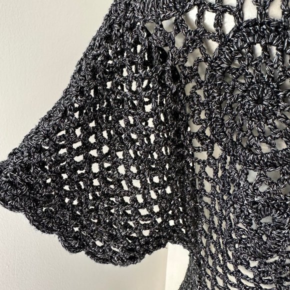 Suzy Shier | Stretch Crochet Mesh Knit Tunic Top (Grey, Small) - Picture 4 of 9